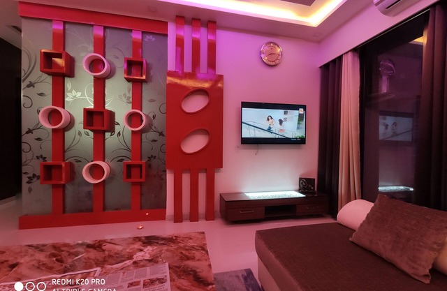 High Rise Apartment w/Parks, Badminton court, Swimming pool, Gym. Pet Friendly!