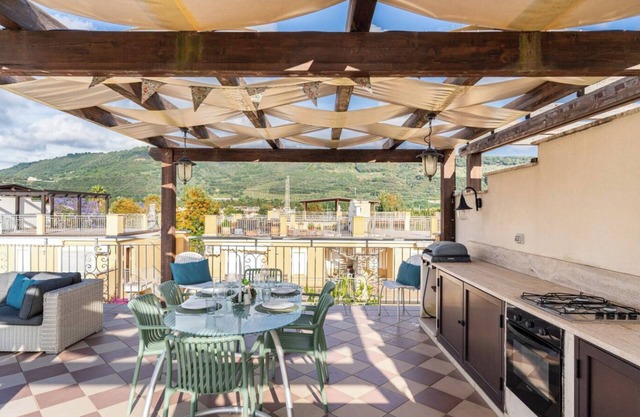 High-Speed Internet, large roof terrace (& outdoor kitchen), two beds, two bath.