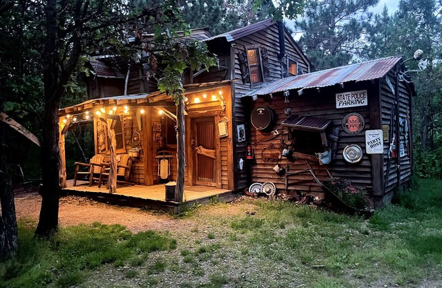 Hillbilly Hilt'n - Glamp just North of the Dells!