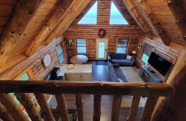 Hilltop Chalet with an Unforgettable Valley View. 13 minutes from Ellicottville!