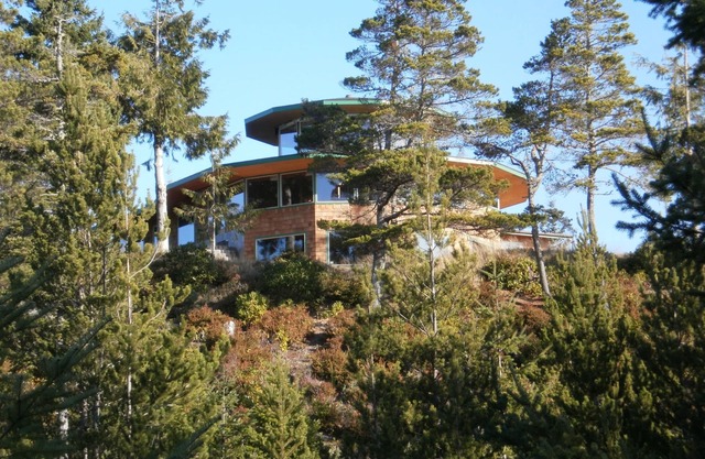 Hilltop ocean view round house