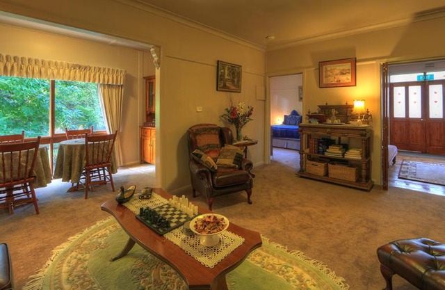 Hillview Oak B&B