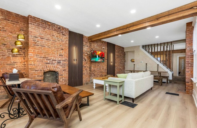 Historic 3BR+loft Home Between Franklin Park & East Market w/Private Gate