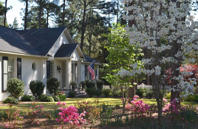 Historic District: Walk Or Take Golf Cart To The Village