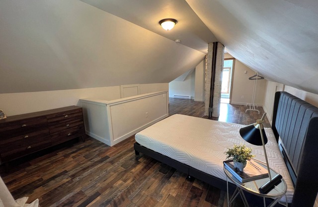 Historic Newly Renovated 3-bedroom Townhome with WiFi, AC Downtown South Berwick