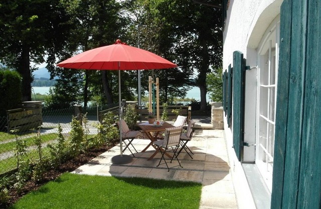 Historic vicarage - Very comfortable apartment with top location directly on the lake