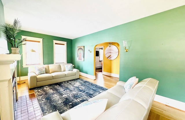 Historical Home in downtown Hummelstown close to hershey attractions w/Hot tub