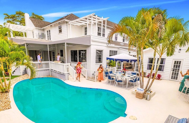 Historical Residence/Heated Pool/Emerald Key | RESlDENCES