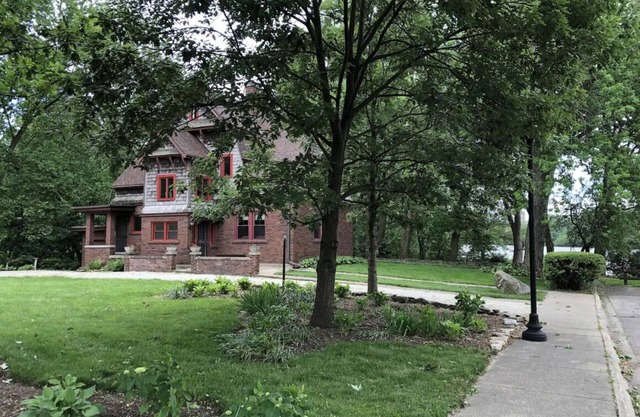 History and Luxury on the Kankakee River.