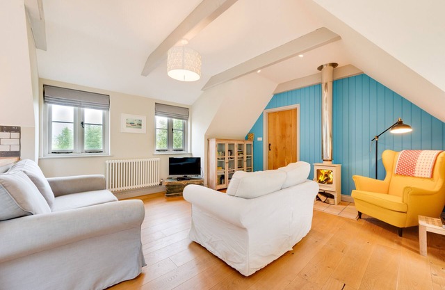 Hockerhill Barn - Two Bedroom House, Sleeps 4