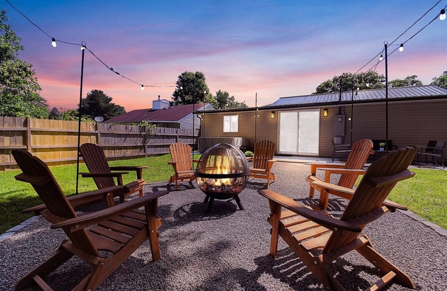Hocking Hills Hideaway: Relaxing Retreat with Hot Tub, Fire Pit, Pool Table!