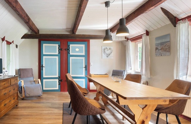 Holiday Apartment 'Fewo 2 - Pohns Warft' with Shared Garden and Wi-Fi