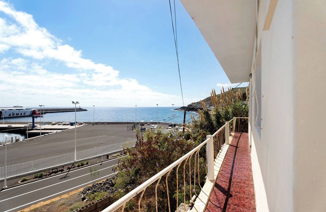 Holiday Home 'El Puerto De La Estaca 3' with Sea View, Private Garden and Balcony
