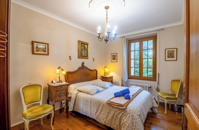 Holiday Home 'Maison Dans Le Centre Historique' with Terrace and Wi-Fi