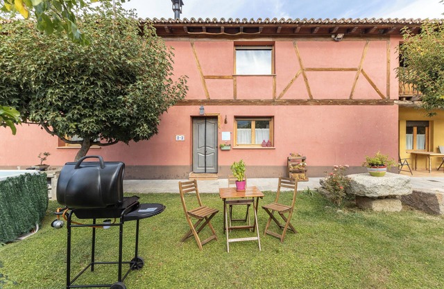 Holiday Home 'El Mirador Del Gato 1' with Mountain View, Shared Pool and Wi-Fi