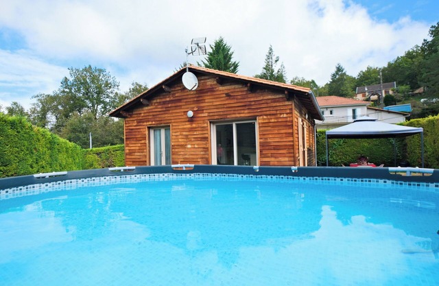 Holiday Home 'Châlet Avec Piscine Privée' with Private Pool, Wi-Fi and Air Conditioning