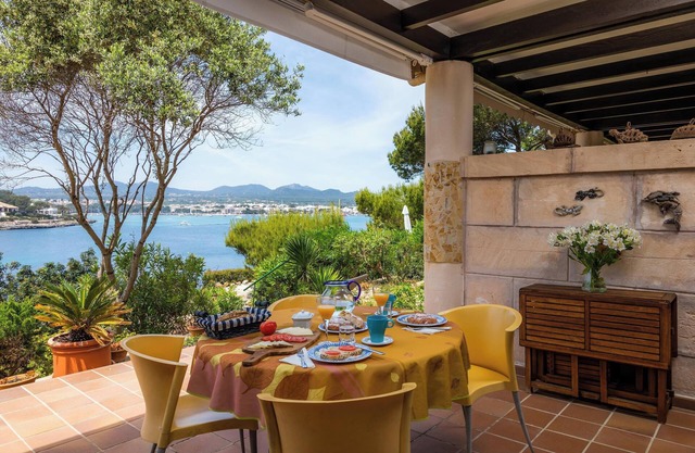 Holiday Home Casa Vacacional Es Niu with Sea View, Garden & Wi-Fi