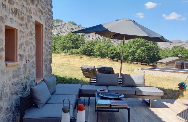 Holiday Home 'Gîte Du Couard' with Shared Pool, Wi-Fi and Air Conditioning