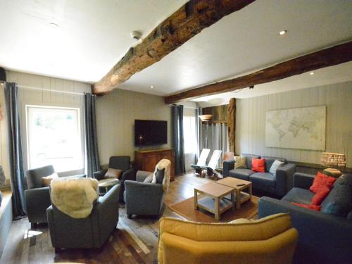 Holiday Home in Bièvre with Terrace, cleaning included