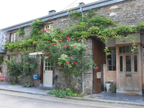 Holiday Home in Bièvre with Terrace