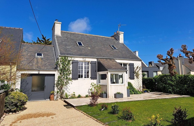 Holiday Home in Guisseny near the Beach