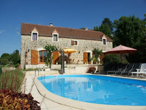 Holiday Home in Thédirac with Private Pool