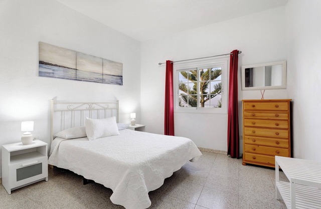 Holiday Home 'La Asomadita' with Sea View, Private Terrace and Wi-Fi