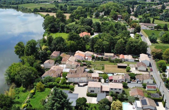 Holiday Home 'Libourne 2 Chambres' with Private Terrace, Private Garden and Wi-Fi