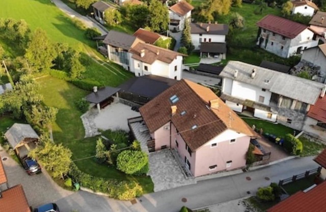 Holiday home Maharac with 3 apartments till 18 persons
