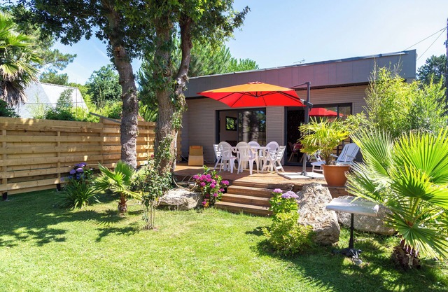 Holiday Home 'Plein Pied 1km Plage' with Private Terrace and Private Garden