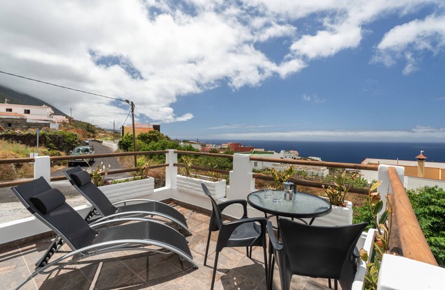 Holiday Home 'Pozo Del Deseo' with Sea View, Private Terrace and Wi-Fi