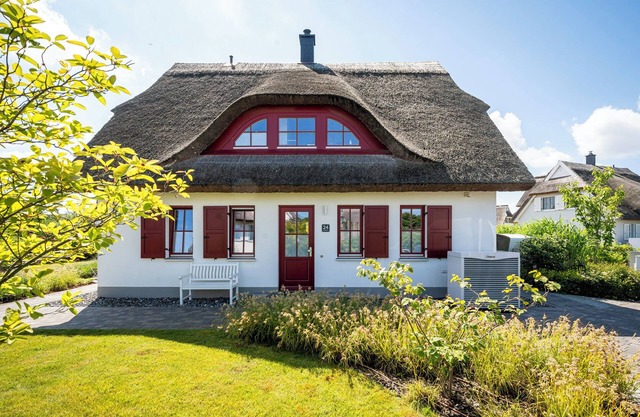 Holiday Home 'Rügenblick 24' with Sea View, Private Terrace and Wi-Fi