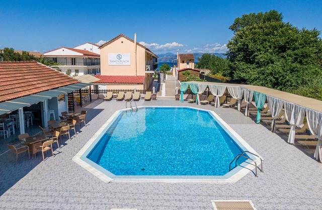 Holiday Home 'Sandy Beach House - Ground Floor' with Shared Terrace, Wi-Fi and Air Conditioning