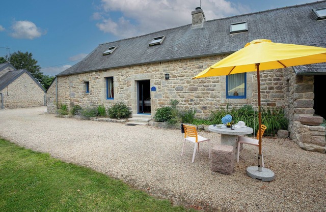 Holiday Home 'Ty Coz' with Private Terrace, Private Garden and Wi-Fi