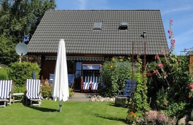 *holiday house, 62 sqm, 3 persons, 2 bedrooms, by a field