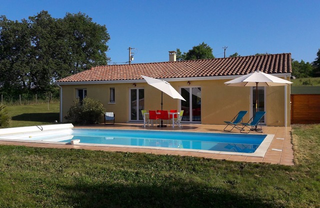 Holiday house facing the Pyrenees