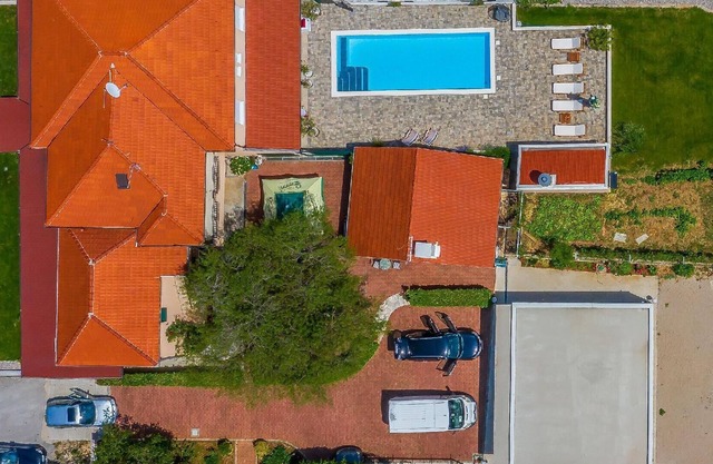 Holiday house Vrgorac for 1 - 8 persons with 4 bedrooms - Holiday home