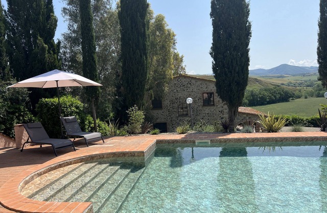 Holiday house with private pool and fenced garden