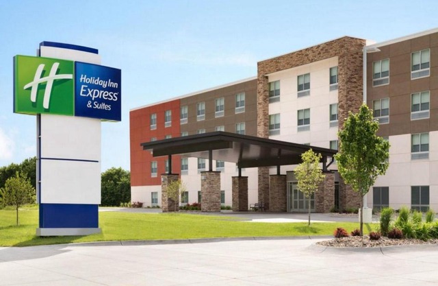 Holiday Inn Express & Suites Columbus - New Albany by IHG