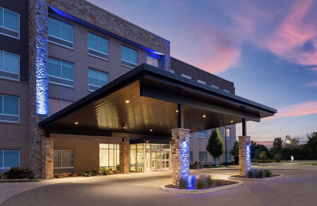 Holiday Inn Express & Suites Madison West - Middleton by IHG