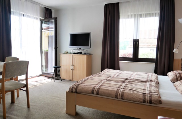 Holidayflat with balcony, seperate entrance, near Thuringian Forest