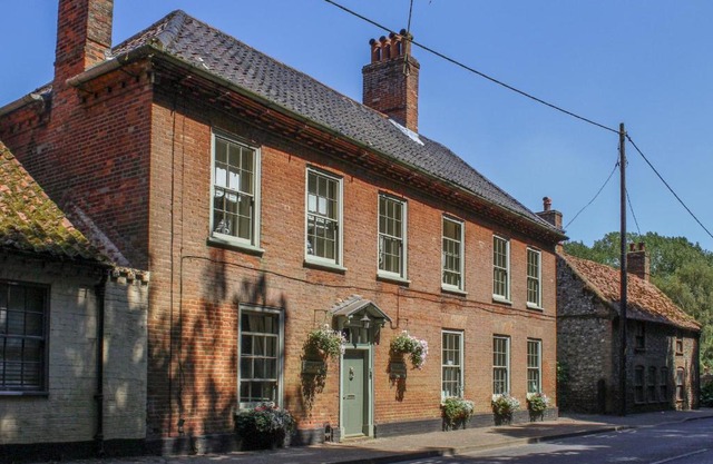 Holland House 12