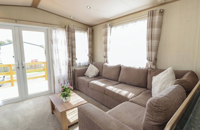 HOLLY, pet friendly, with a garden in Denny