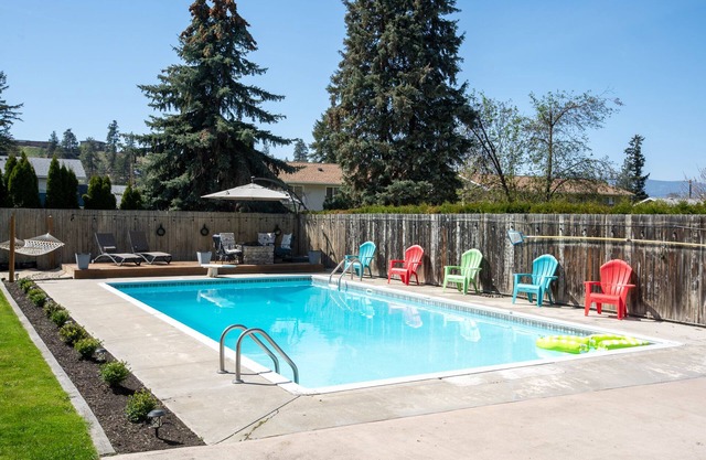 Hollywood Holiday House - Family and Pet Friendly - Pool open May 15