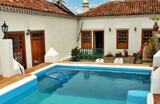 Homerez - Nice house 12 km away from the beach for 4 ppl. with shared pool