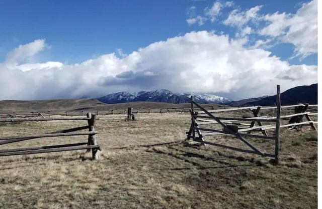 Homebase RV Hook-up NEXT to Yellowstone - SITE 2