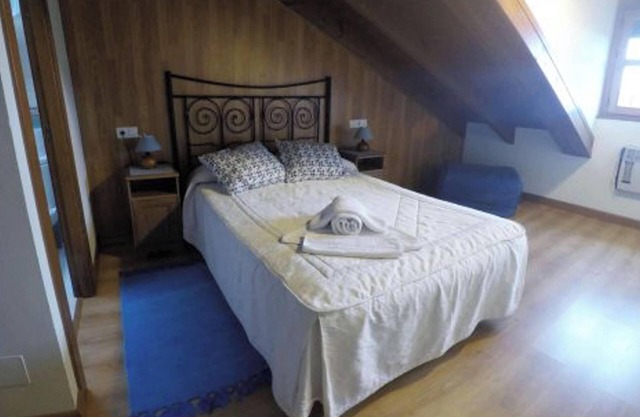 Homerez - Apartment in Llanes, mountain view.