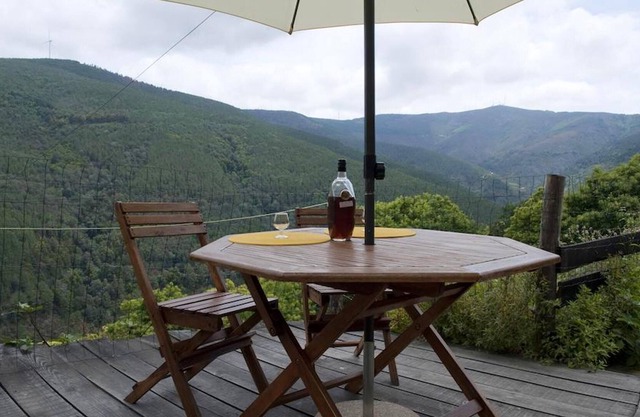 Homerez - Beautiful house for 4 ppl. with terrace and balcony at Lousa