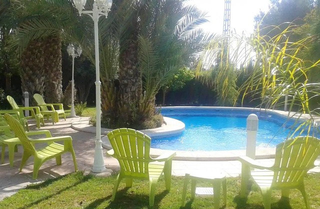 Homerez - Beautiful property for 4 ppl. with shared pool and terrace at Elx