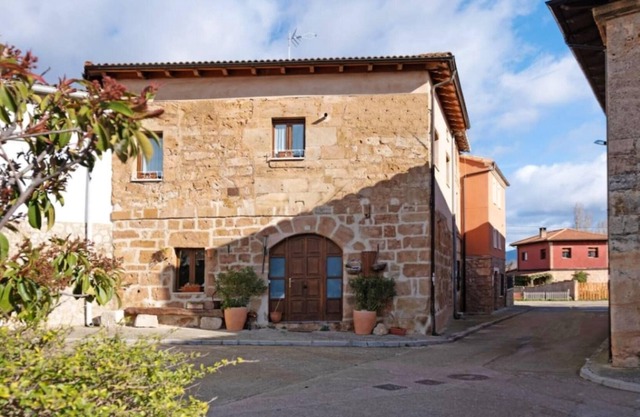 Homerez - Big house for 14 ppl. at Llano de Bureba